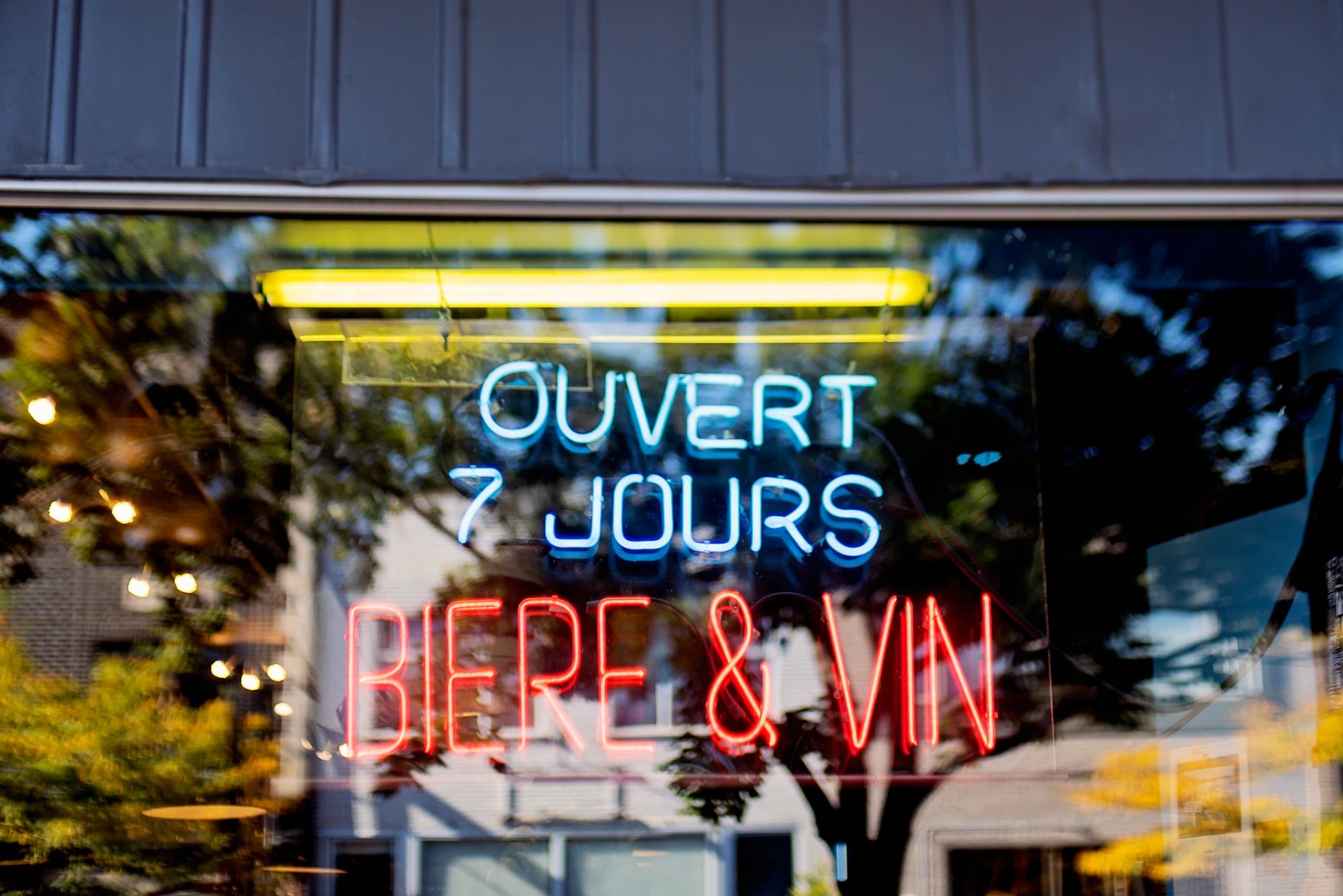 Storefront window with sign and copy space